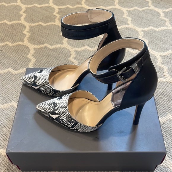 Vince Camuto Size 7 1/2 Heels - Picture 2 of 4